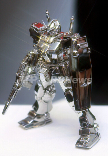 純プラチナ製ガンダム、バンダイと田中貴金属が共同製作 - 東京 写真4