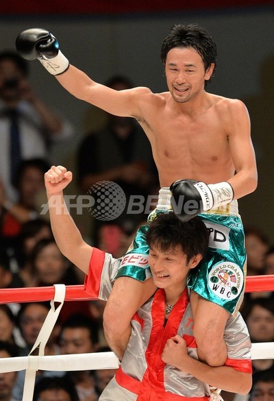 山中、「神の左」で5度目の王座防衛 WBC世界バンタム級 写真5枚 国際