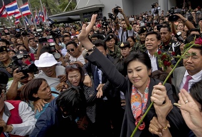 タイのインラック首相が失職、違憲判決で