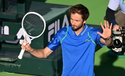 メドベ完勝で4強入り 準決勝はティアフォーと BNPパリバOP