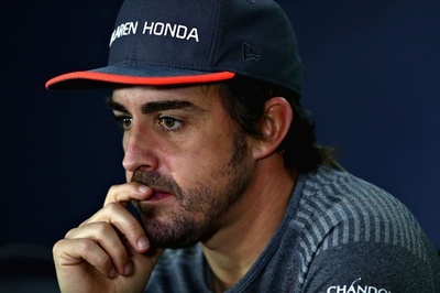 アロンソがマクラーレン去る可能性を再び示唆、「勝てなければ」