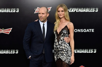 ロージー・ハンティントン＝ホワイトリー、 映画 『エクスペンダブルズ3』のプレミアで着用したのは・・・