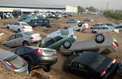 サイクロンの爪あとが残るオマーン首都