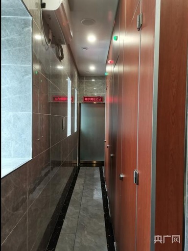 男性用と女性用のトイレが1秒で切り替わる 重慶の「潮汐公衆トイレ」