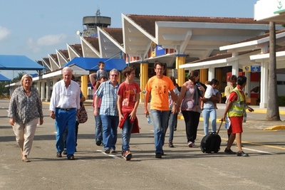 緊急着陸の仏機、不審物は段ボール製 乗客のいたずらか