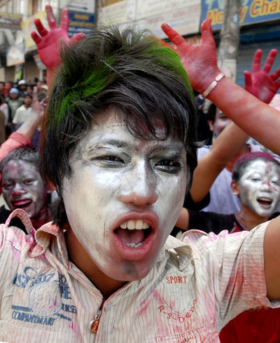 思い切り悪態をついて仲良くなる、ネパールのお祭り