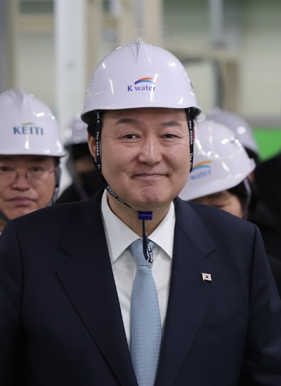 韓国大統領の支持率42.6％