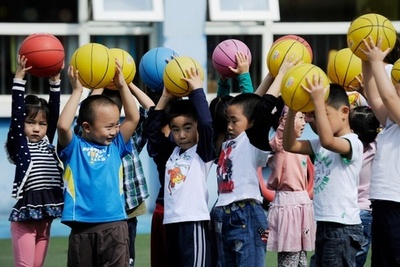 「一人っ子政策」の中国、8人の子を持つ夫婦に罰金か