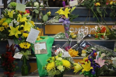 アイスホッケーチームのバスとトレーラーが衝突、死者15人に カナダ