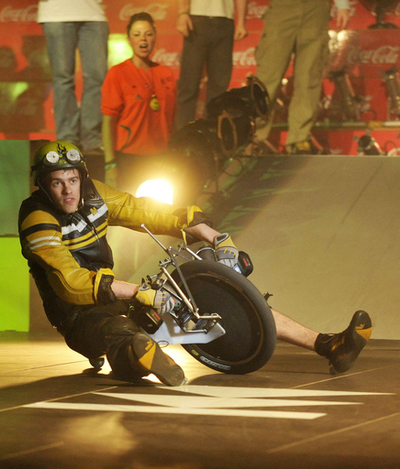 動力は電動ドリルのみ、お手製乗り物でレース大会