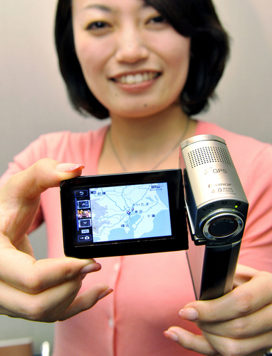 ソニー、世界最小・最軽量HDハンディカム「HDR-TG5V」