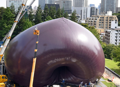 都心に謎の物体⁉ 巨大風船の移動式コンサートホール　東京