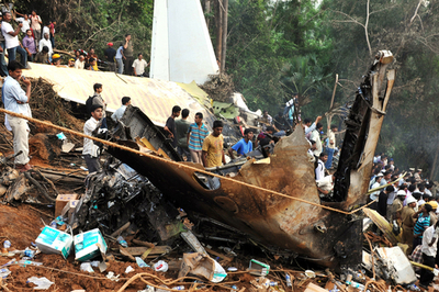インド機着陸失敗事故、事故原因の調査続く