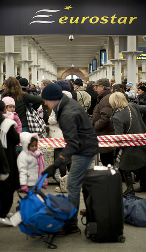 英仏海峡トンネル内でまた立ち往生、ユーロスター9本が運休