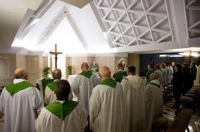 フランシスコ法王、世界の不平等に警告 教会改革を呼び掛け