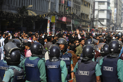 バングラデシュで株価急落、一部投資家が暴徒化