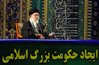 イラン核協議が再開、ハメネイ師が譲歩に警告