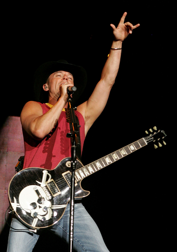 ＜ステージコーチ・ミュージック・フェスティバル＞ケニー・チェスニーが登場 - 米国