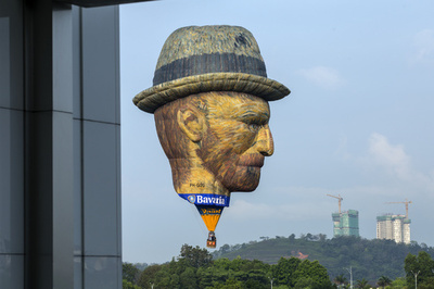 ゴッホが空を舞う、国際熱気球大会 マレーシア