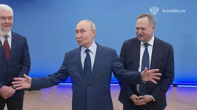 動画：プーチン氏、マスク氏を称賛 「ソ連宇宙開発の父」になぞらえ