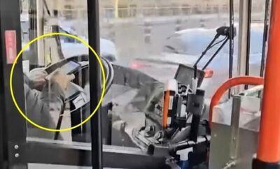 韓国・バス運転中に携帯電話に夢中…17分間で10回ものぞき込んだ運転手に乗客ビクビク