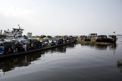 河川を航行中の船が沈没、36人が行方不明に コンゴ民主共和国