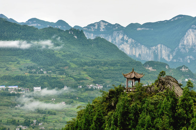 連峰と幽谷　恩施大峡谷の絶景