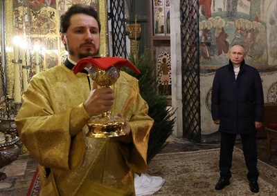 プーチン氏、クリスマス礼拝に一人で出席