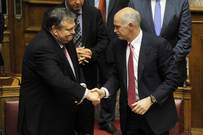 ギリシャ内閣、緊縮策を承認