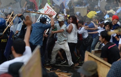 ケイティ・ペリーでAPEC抗議デモに対抗、フィリピン警察