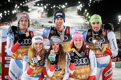 スイスが混合団体優勝、ホルドナーは2冠目 世界アルペン