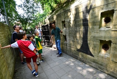 ビーチの地下に広がる迷宮 「負の遺産ツアー」で癒やす戦争の傷