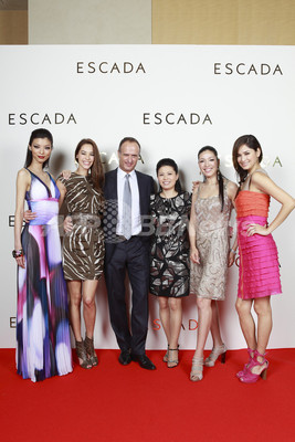 エスカーダ2011年春夏ファッションショー開催、セレブも多数出席