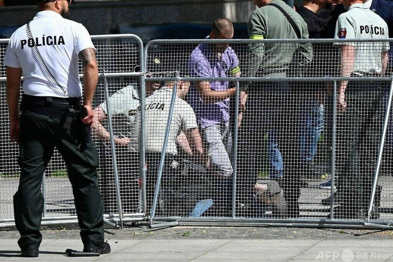 スロバキア首相、銃撃され重体 容疑者は71歳作家