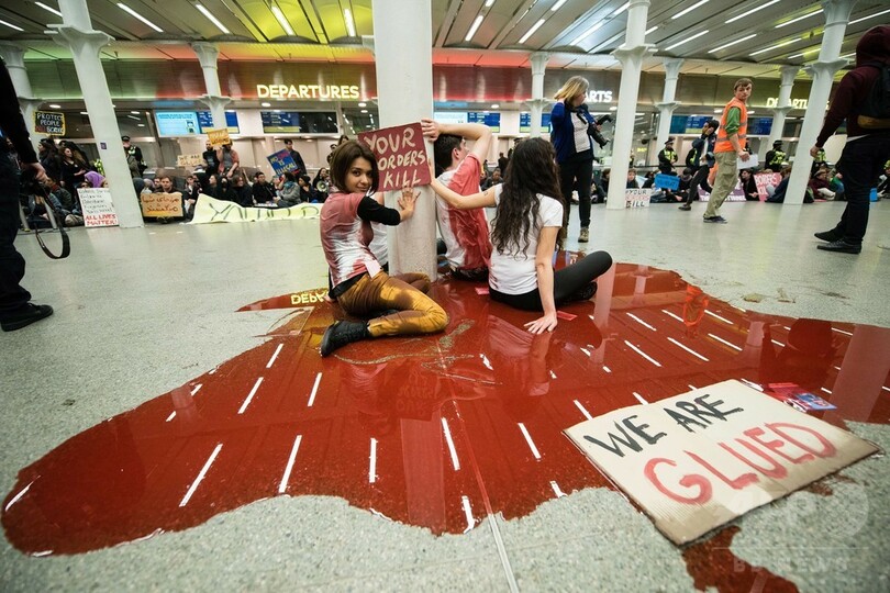 英ロンドンの駅で移民問題に抗議、ユーロスターに遅れ