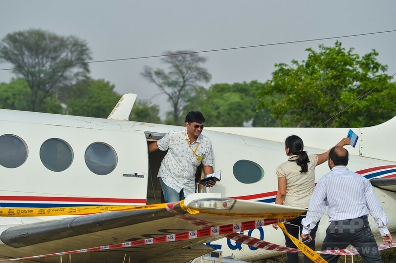 救急輸送機が畑に不時着、インド首都郊外