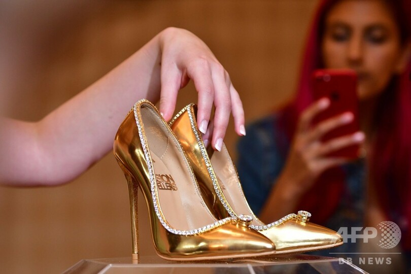一足19億円、ダイヤ236個をあしらったハイヒール ドバイ