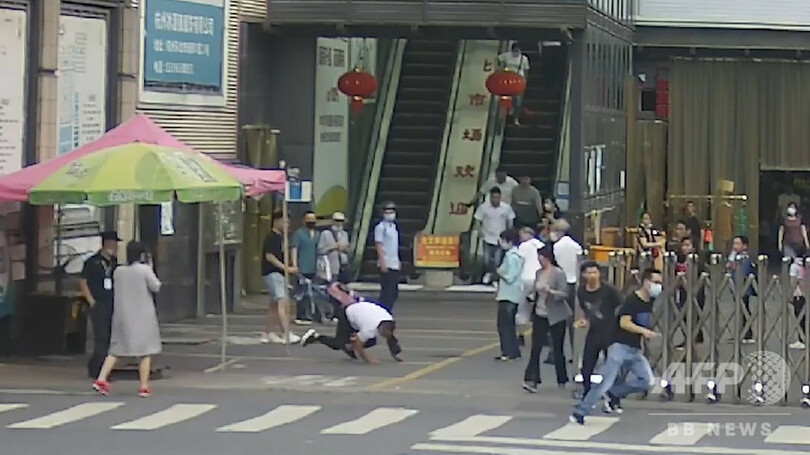 高齢者の男性がお手柄、逃走者に足払いで警察をアシスト 杭州市