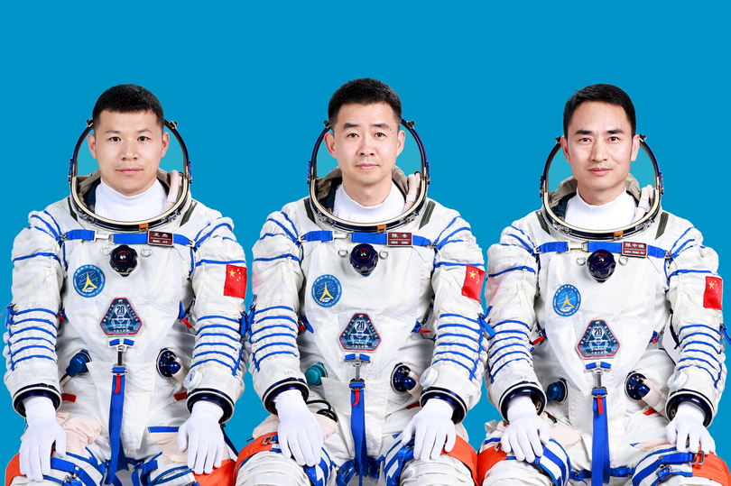 中国、有人宇宙船「神舟２０号」の飛行士３人を発表
