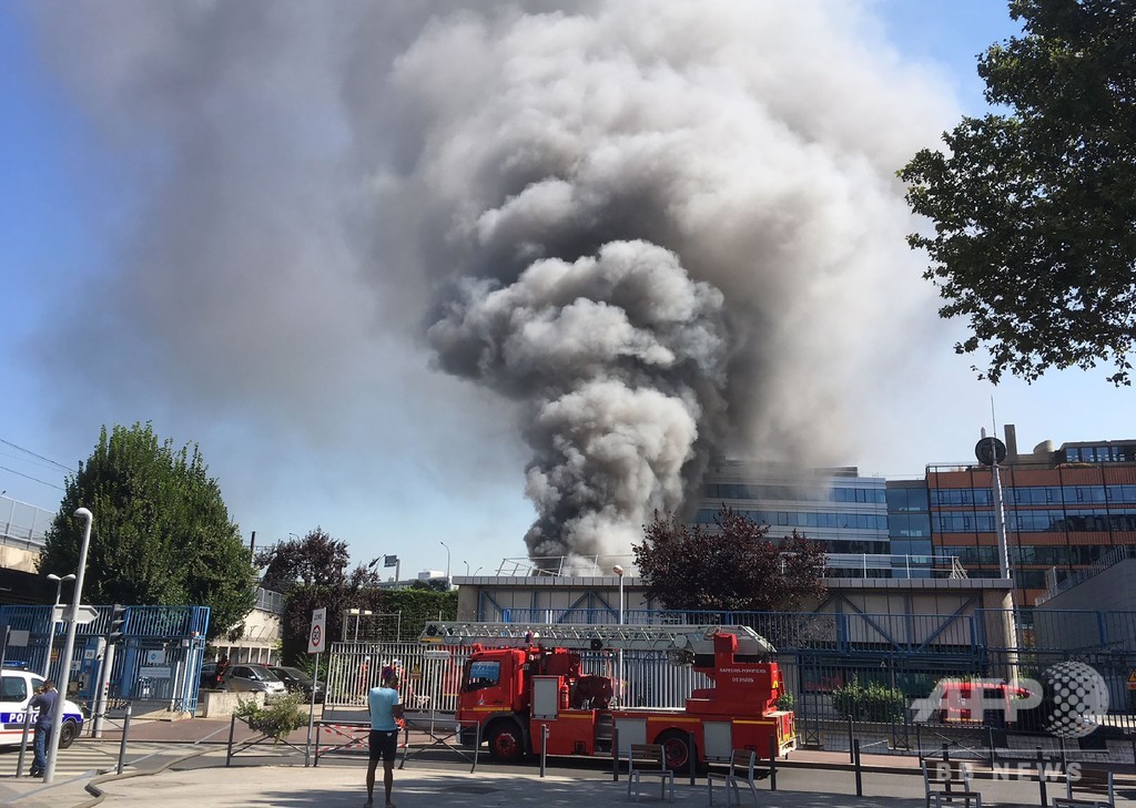 パリ郊外の鉄道電気施設で火災 モンパルナス駅が麻痺 写真7枚 国際ニュース Afpbb News