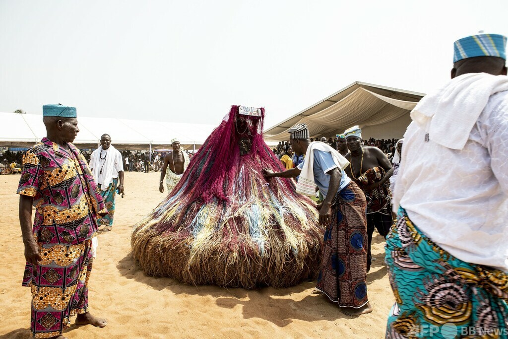 ブードゥー教の祭り アフリカ系のルーツ求め世界からベナンへ 写真12枚 国際ニュース：AFPBB News
