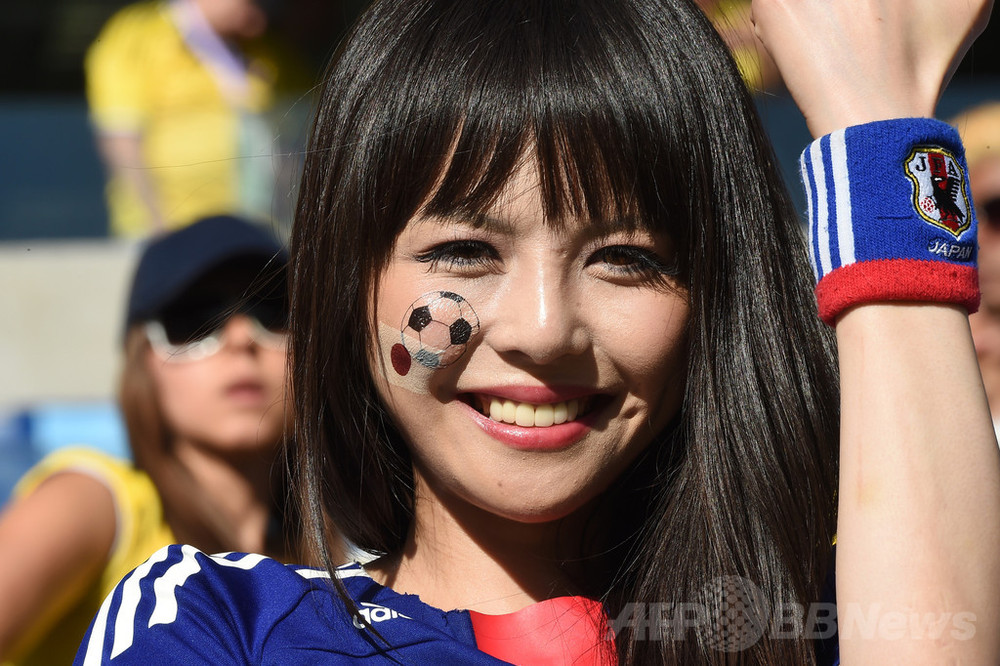 W杯コロンビア戦で声援送る日本のサポーター 写真19枚 国際ニュース
