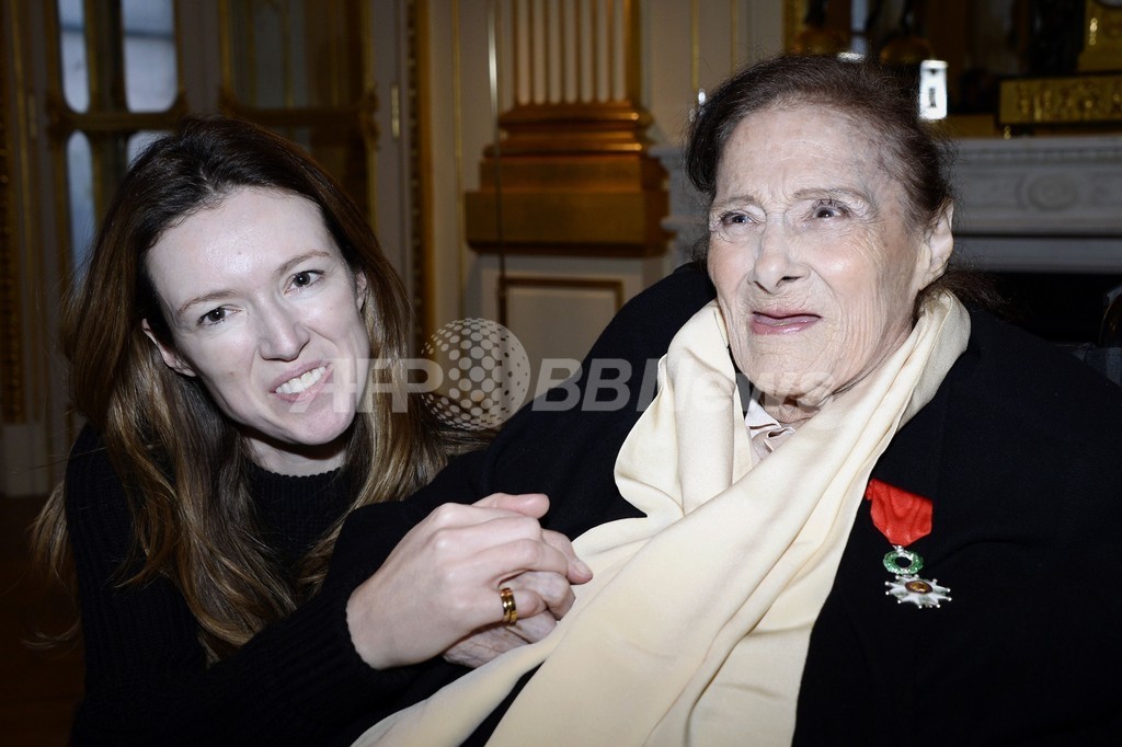 「クロエ」創業者ギャビー・アギョンに仏最高勲章授与