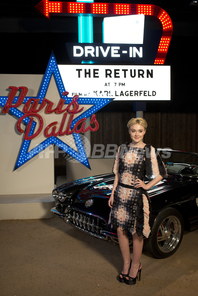 「シャネル」メティエダール・コレクション、会場には華やかな顔ぶれ
