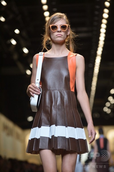 新本社から見えるローマの空をカラーパレットに、「フェンディ」15年春夏