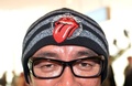 羽田空港の到着ロビーに詰めかけたザ・ローリング・ストーンズ（The Rolling Stones）のファン（2014年2月23日撮影）。(c)AFP/Yoshikazu TSUNO