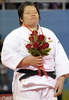 柔道・女子78キロ超級の表彰式に臨む塚田真希。（2008年8月15日撮影）(c)AFP/TOSHIFUMI KITAMURA
