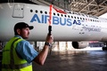 豪シドニー（キングスフォード・スミス）空港に駐機されたカンタス航空のエアバスA350-1000型機（2022年5月2日撮影）。(c)Wendell TEODORO / AFP