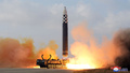北朝鮮・平壌で行われた、大陸間弾道ミサイル（ICBM）「火星17」の発射実験。朝鮮中央通信（KCNA）提供（2022年11月18日撮影、同19日公開、資料写真）。(c)AFP PHOTO/KCNA VIA KNS