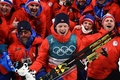 平昌冬季五輪、バイアスロン男子20キロ個人。チームと金メダル獲得を喜ぶヨハンネスティングネス・ベー（2018年2月15日撮影）。(c)AFP PHOTO / FRANCK FIFE